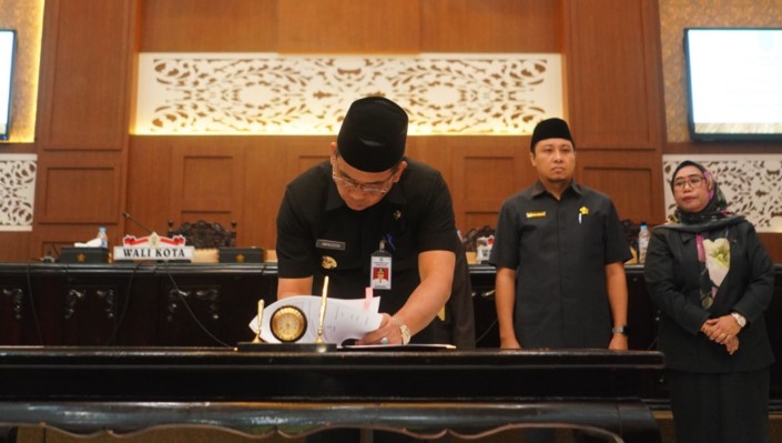DPRD Kota Probolinggo Sahkan Lima Perda 2025 dan Tetapkan Propemperda 2026
