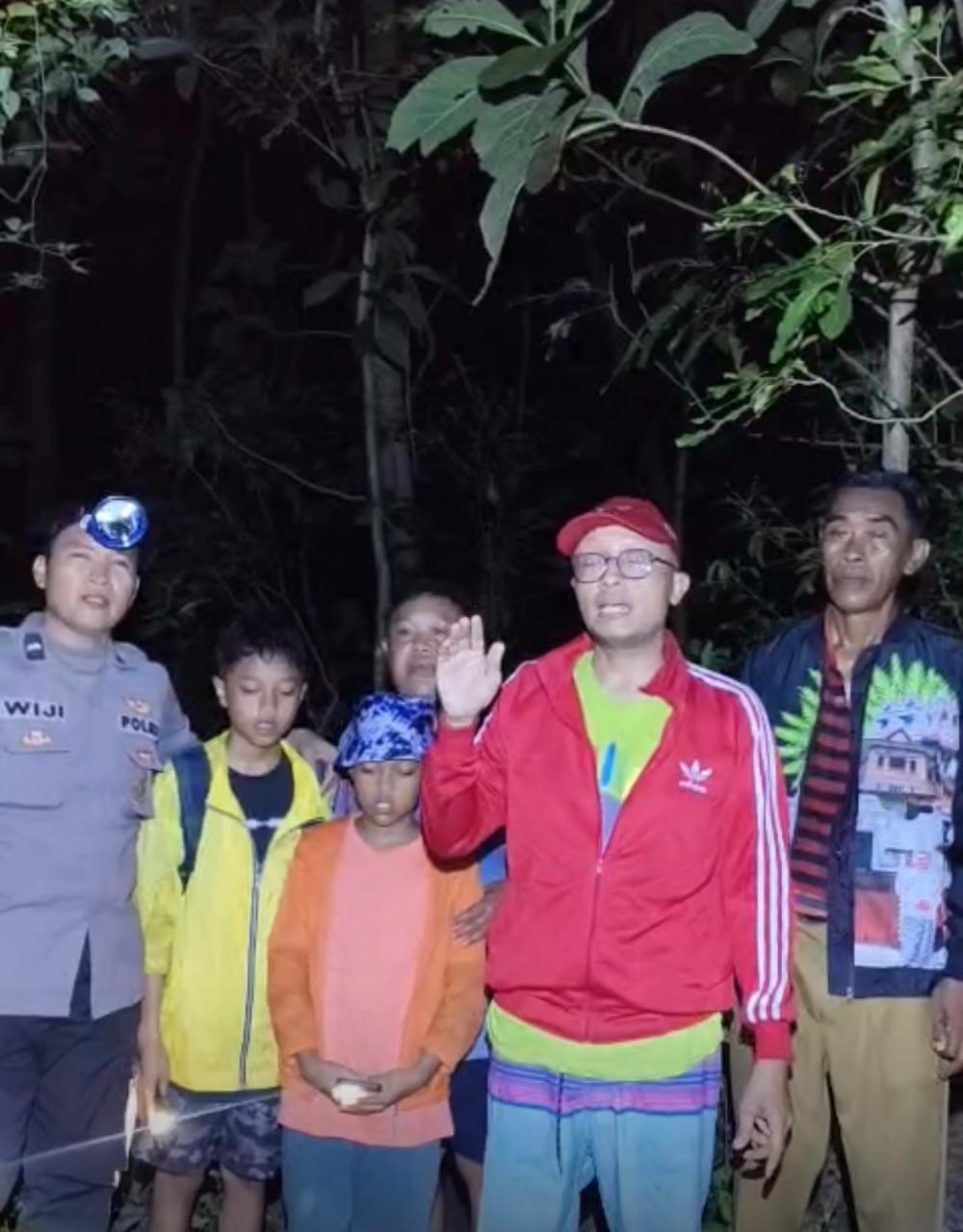 Polres Gresik Selamatkan Wisatawan Asal Sidoarjo Tersesat di Hutan Pulau Bawean