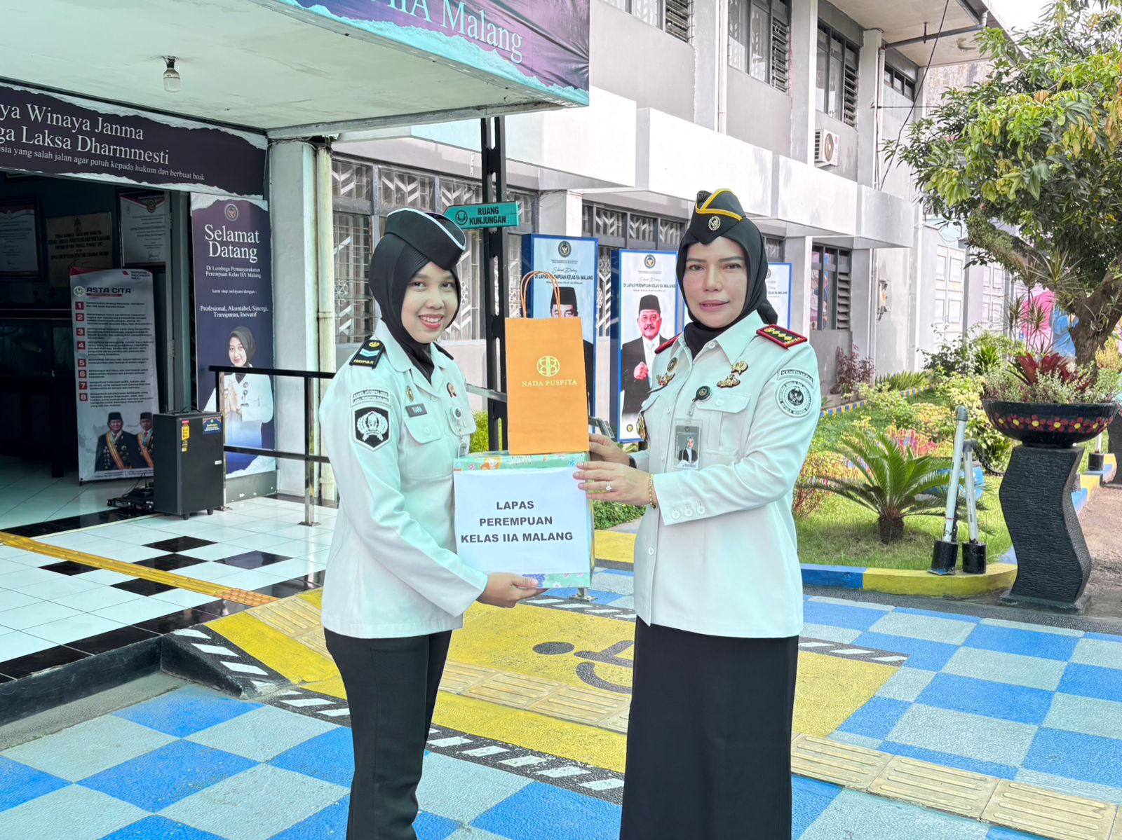 Apel Pagi Penuh Haru, Pelepasan Dua Pegawai