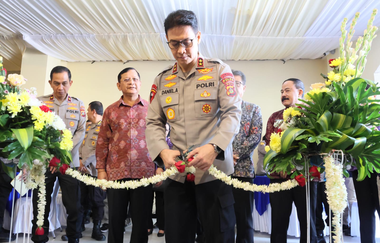 Tingkatkan Kualitas Pelayanan Publik, Kapolda Bali Resmikan Rumjab PJU dan Gedung Dit Tahti