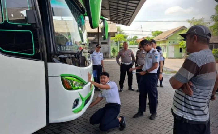 Dishub Kota Probolinggo dan Satlantas Polres Lakukan Monitoring Angkutan Umum Jelang Nataru