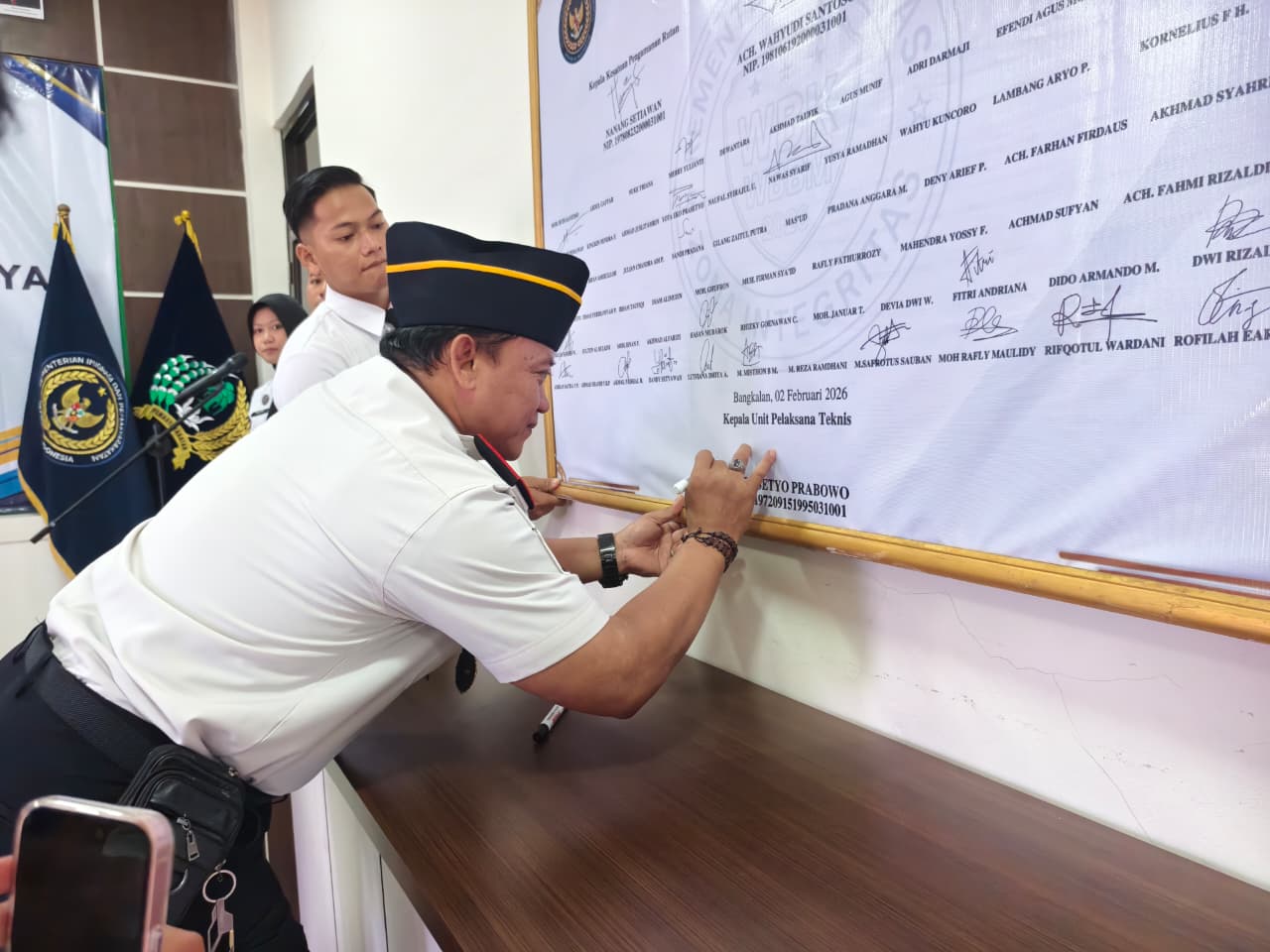 Perkuat Reformasi Birokrasi Rutan Kelas IIB Bangkalan Gelar Penandatanganan Pakta Integritas dan Komitmen Bersama Menuju WBK/WBBM
