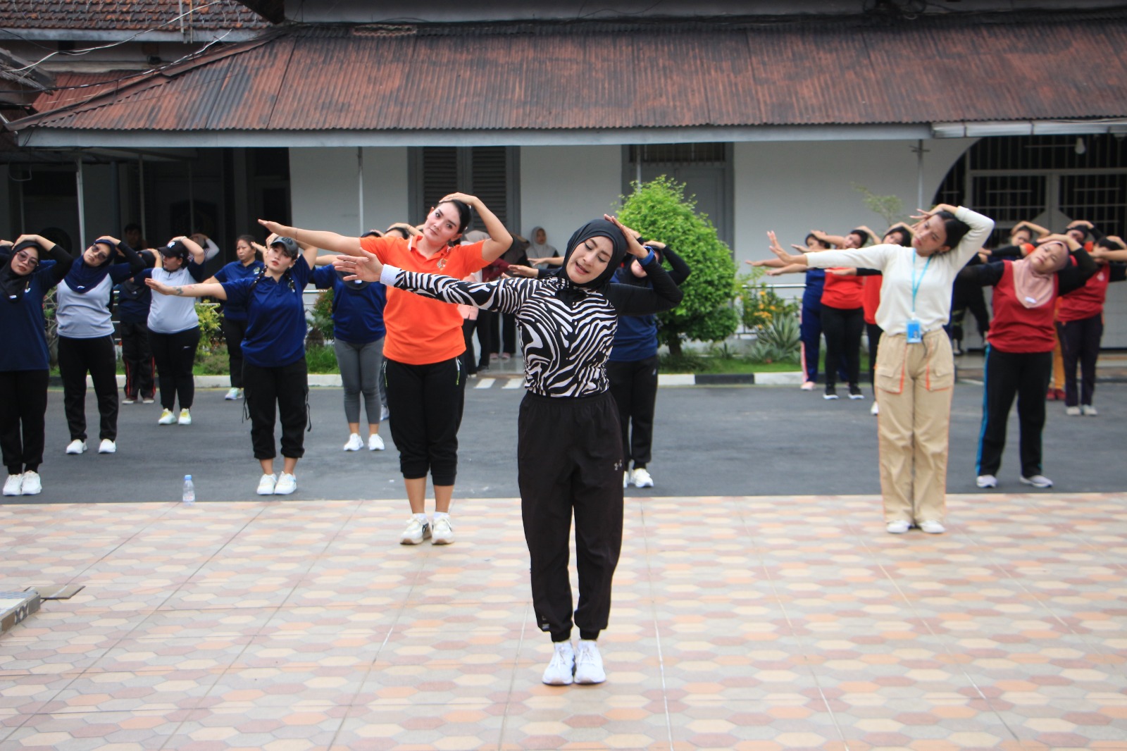 Aktif dan Bugar, WBP Perempuan Lapas I Madiun Ikuti Program Senam Pagi Sehat