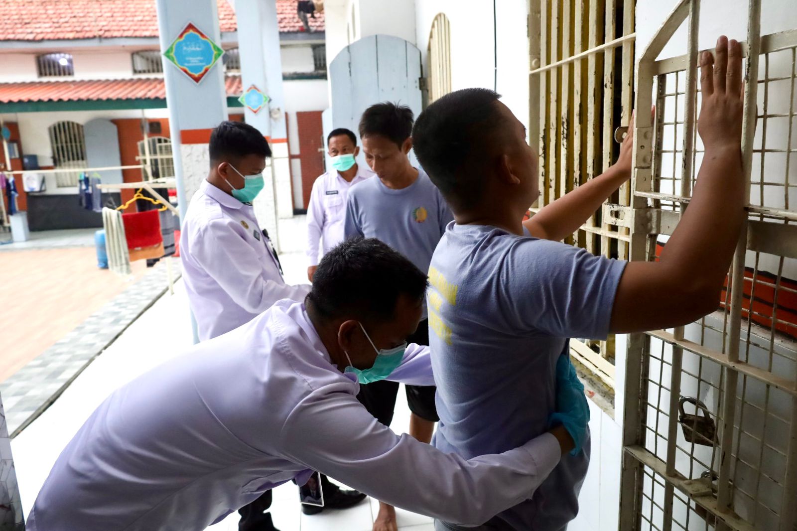 Jaga Stabilitas dan Ketertiban, Lapas Mojokerto Laksanakan Razia Hunian Secara Humanis