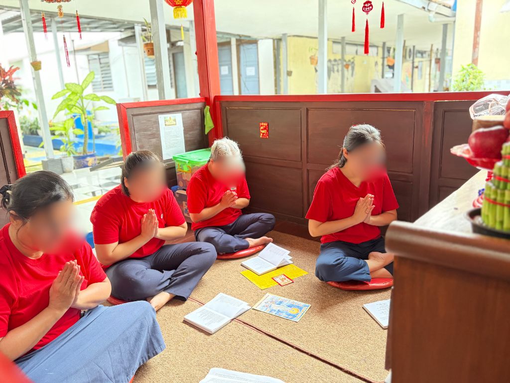 Harmoni Imlek 2026: Doa, Telur Merah dan Angpao di Lapas Perempuan Malang