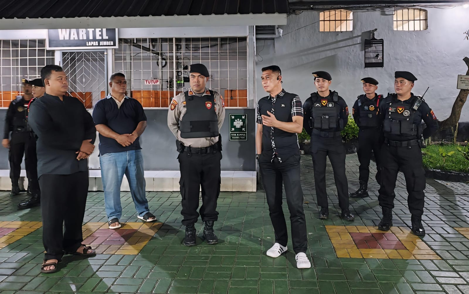 Perkuat Sinegi dan Keamanan Selama Ramadhan, TNI – Polri Berikan Bantuan Pengamanan di Lapas Jember