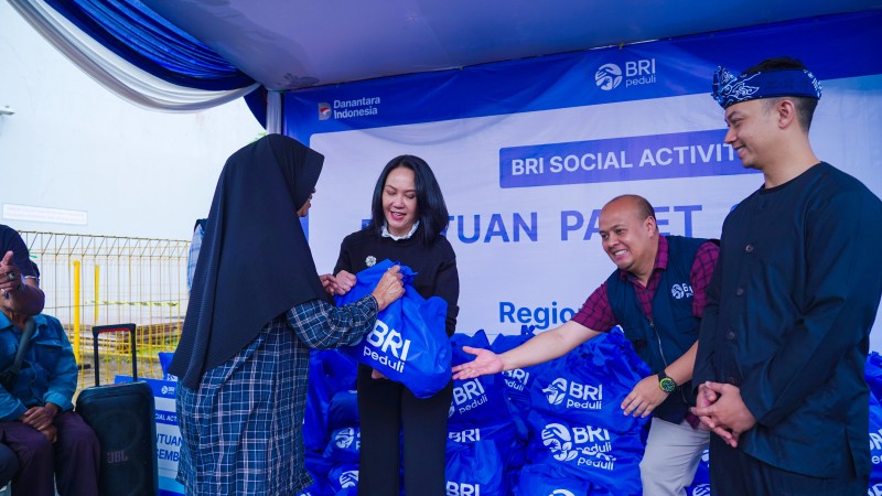 BRI Region 9 Salurkan Sembako ke Warga Braga, Wujud Kepedulian di Usia 130 Tahun