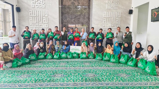 Sambut Ramadan, BAZNAS Jabar Salurkan Paket Munggahan dan Bantuan Masjid di Dago
