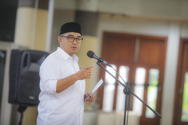 Farhan Ajak Warga Gotong Royong Kembalikan Kilau Masjid Agung Bandung