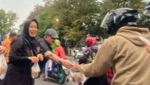 Pokja PWI Kota Bandung Awali Ramadan 1447 H dengan Berbagi 300 Paket Takjil