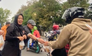 Pokja PWI Kota Bandung Awali Ramadan 1447 H dengan Berbagi 300 Paket Takjil
