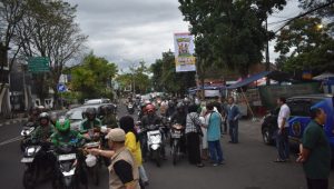 Pokja PWI Bandung Konsisten Berbagi Takjil di Ramadan 1447H