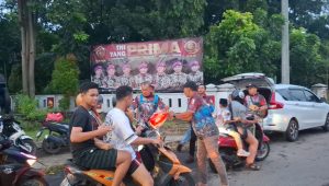Usai Latihan Menembak, GANAS Bagikan 500 Takjil kepada Pengendara di Depan Markas Kodikmar Surabaya