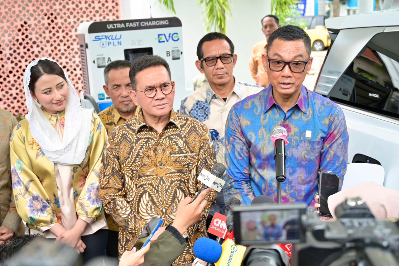 Ramadhan 2026 : Kolaborasi PLN dan Kementerian Perdagangan Hadirkan SPKLU Ultra Fast Charging