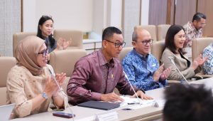 Momentum Hari Suci Nyepi, Danantara Indonesia dan PLN Hadirkan Listrik Bersih lewat Hibah PLTS Sumenep bagi 2.000 KK