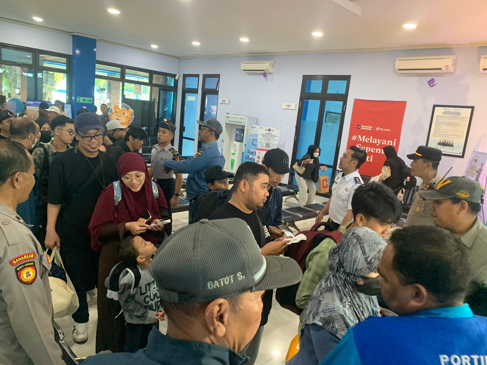 Polres Gresik dan Pelindo Turun Tangan, 60 Penumpang Bawean Terlantar Diberi Solusi