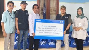 BRI Salurkan 5.000 Paket Sembako di Jatibarang, Perkuat Jaring Pengaman Sosial Warga