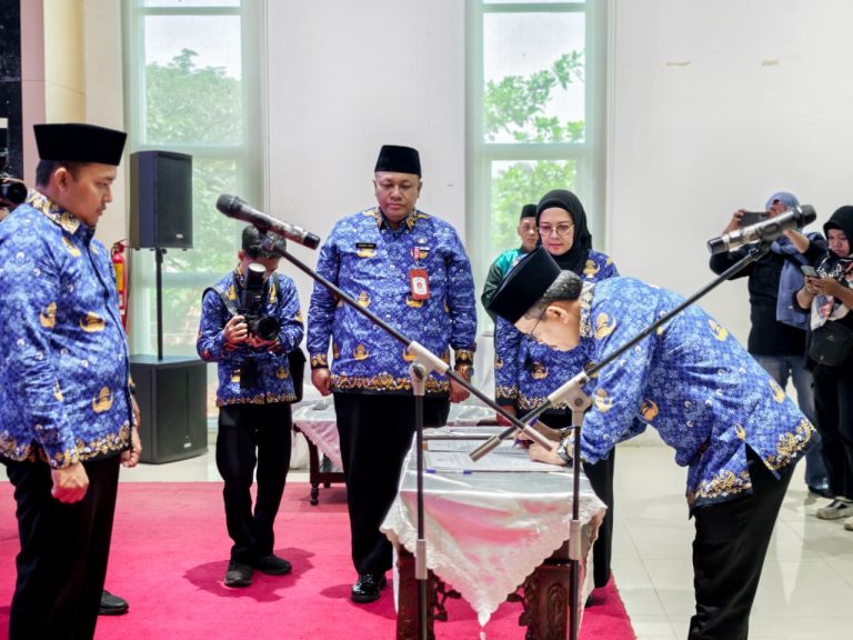 Bupati Pasuruan H.M Rusdi Sutejo Lantik Pejabat Eselon ll, Terapkan Sistem Merit