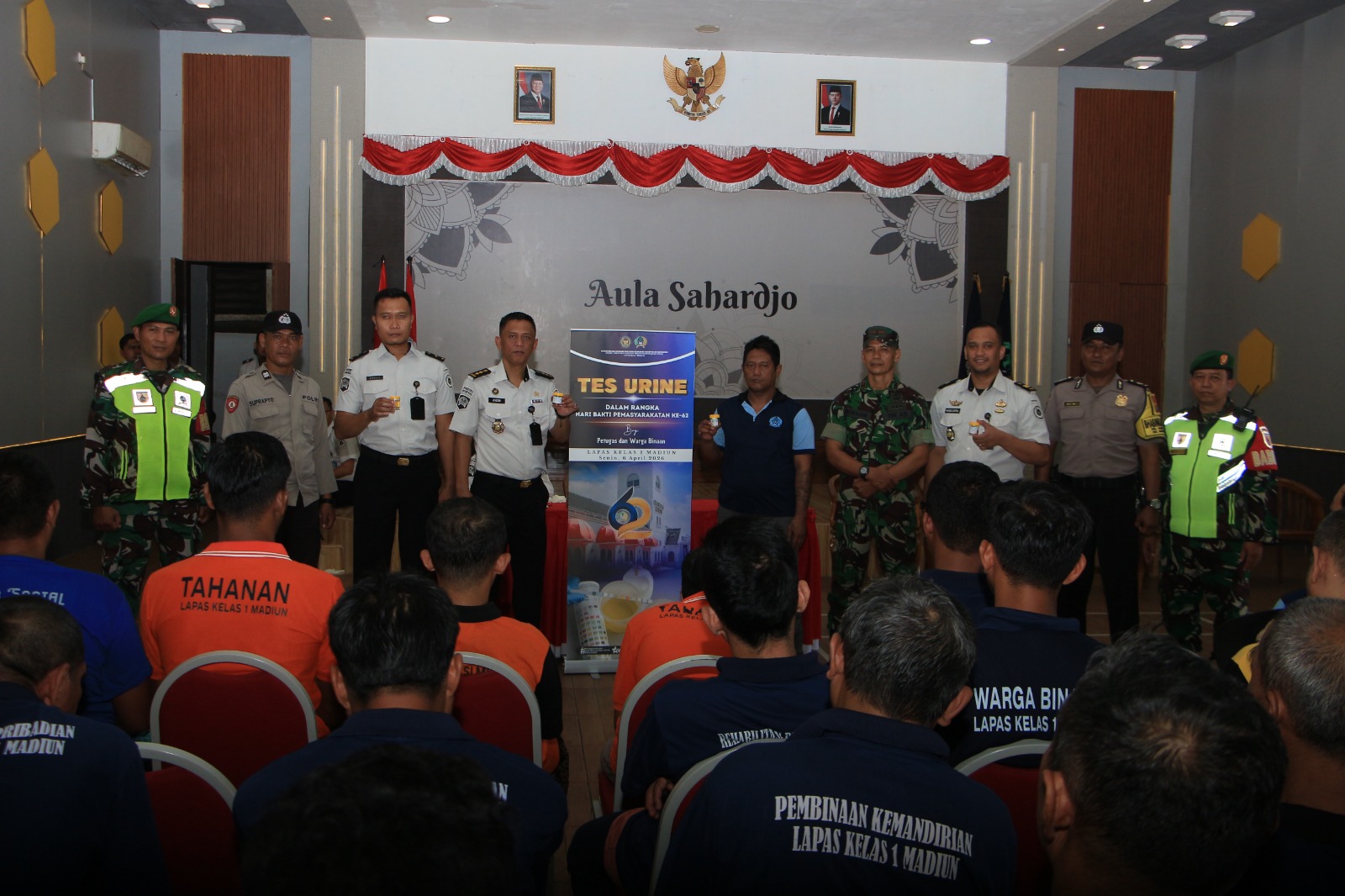 ­komitmen Berantas Narkoba, Lapas I Madiun Gelar Tes Urine Massal sambut Hari Bakti Pemasyarakatan ke-62 Libatkan Pegawai dan Ratusan Warga Binaan
