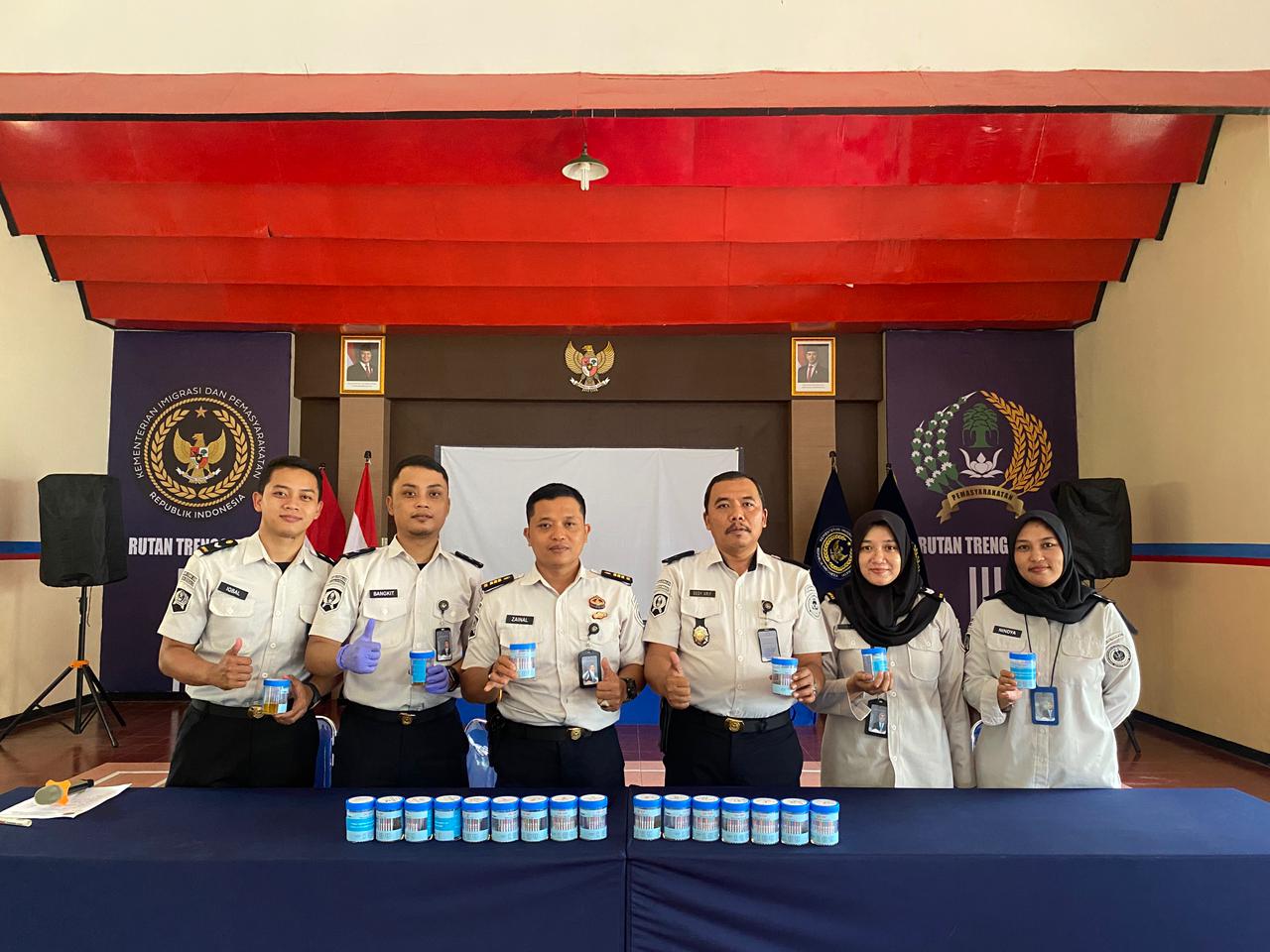 HBP ke-62, Rutan Trenggalek Tegaskan Komitmen Bebas Narkoba Lewat Tes Urine