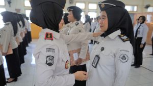 Penguatan SDM Pemasyarakatan, 23 Pegawai Rutan Perempuan Surabaya Terima Kenaikan Pangkat