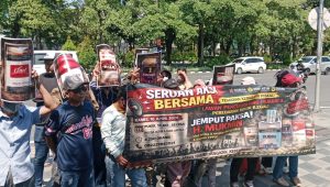 Aksi di Polda Jatim: Desak KPK Bongkar H. Mukmin & Bekingan APH