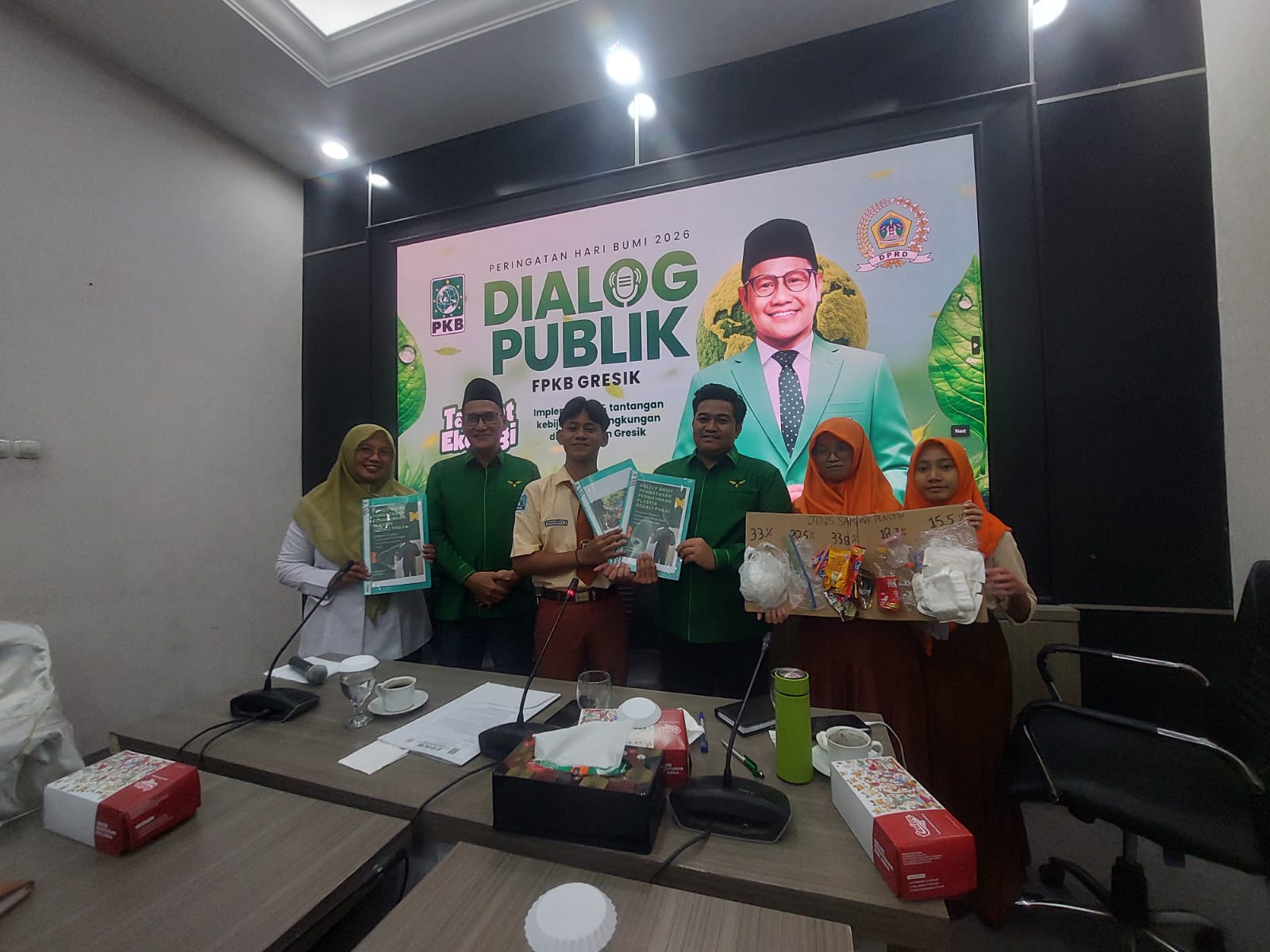 Kurangi Plastik Sekali Pakai, Pelajar SMAN 1 Driyorejo Usulkan Fasilitas Refill Air Minum ke DPRD Gresik