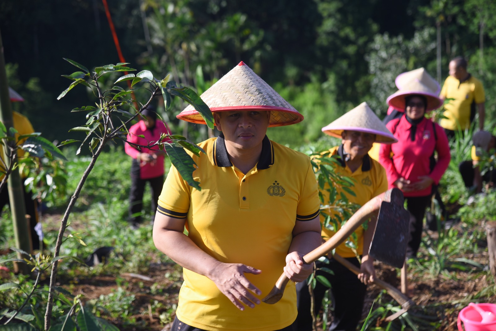Hijaukan Bukit Bintang, Kapolres Bondowoso Pimpin Gerakan Tanam Pohon untuk Masa Depan Berkelanjutan