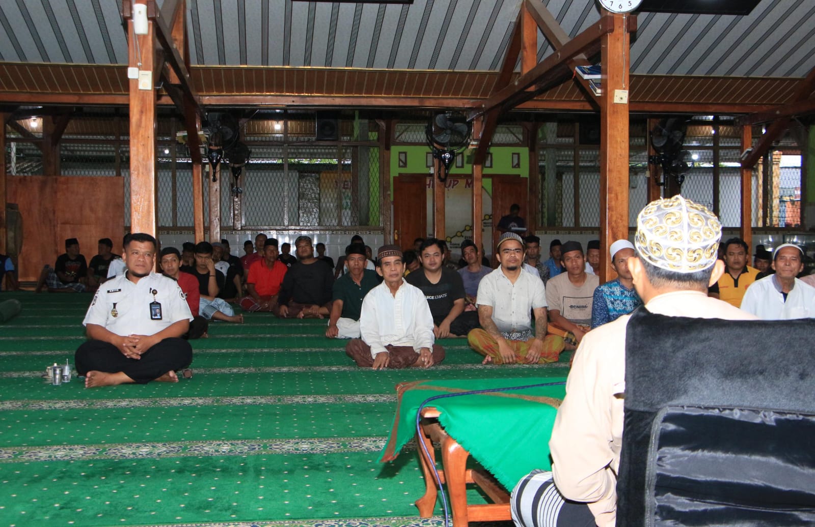 Pembinaan Rohani Berjalan Optimal, Pengajian Rutin Lapas I Madiun Hadirkan Ustadz Haidar dari Ponpes Roudotul Qur’an