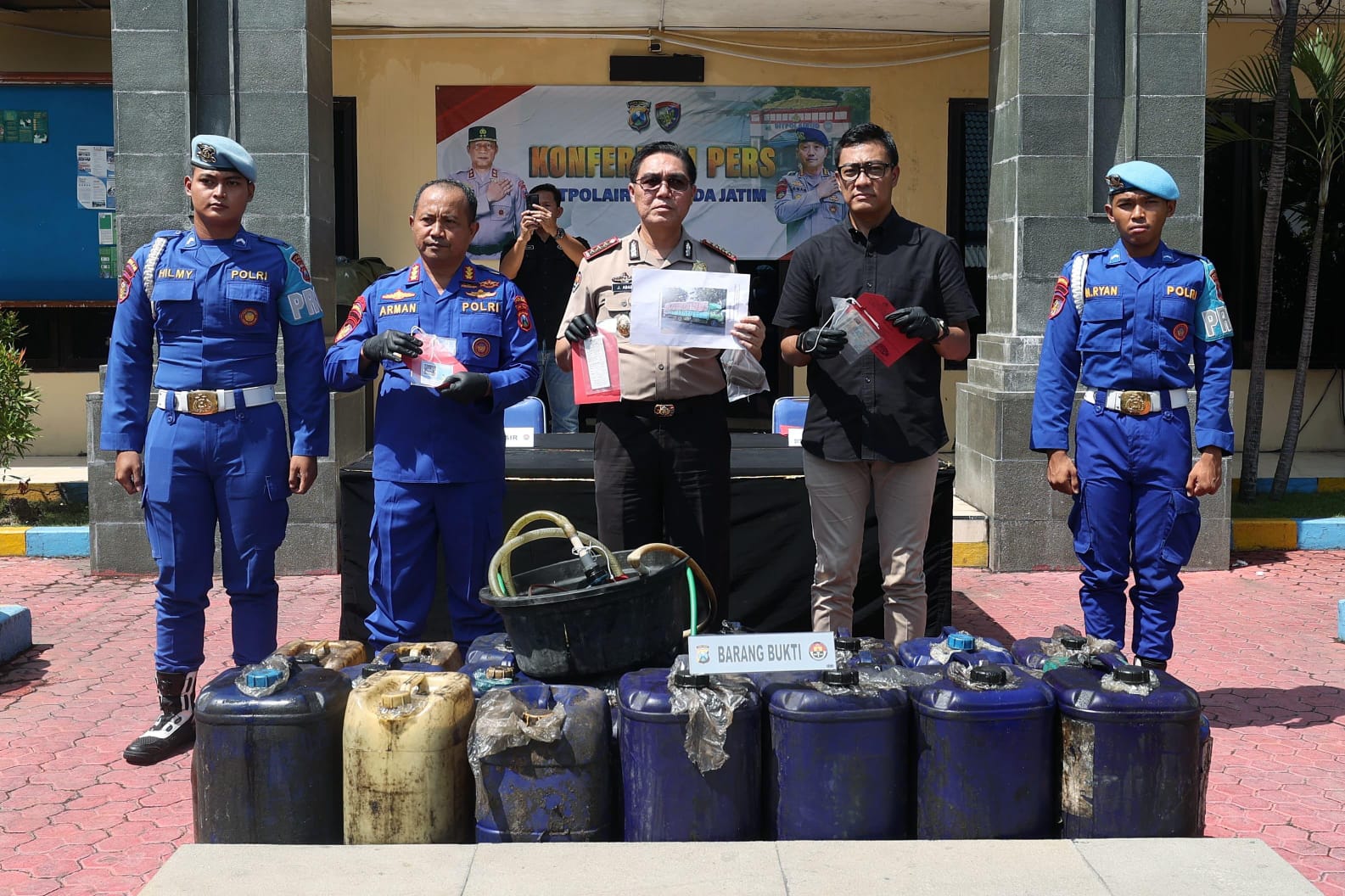 Polda Jatim Gagalkan Penyelundupan Solar Subsidi ke Kalimantan, Tersangka Asal Blora Diamankan