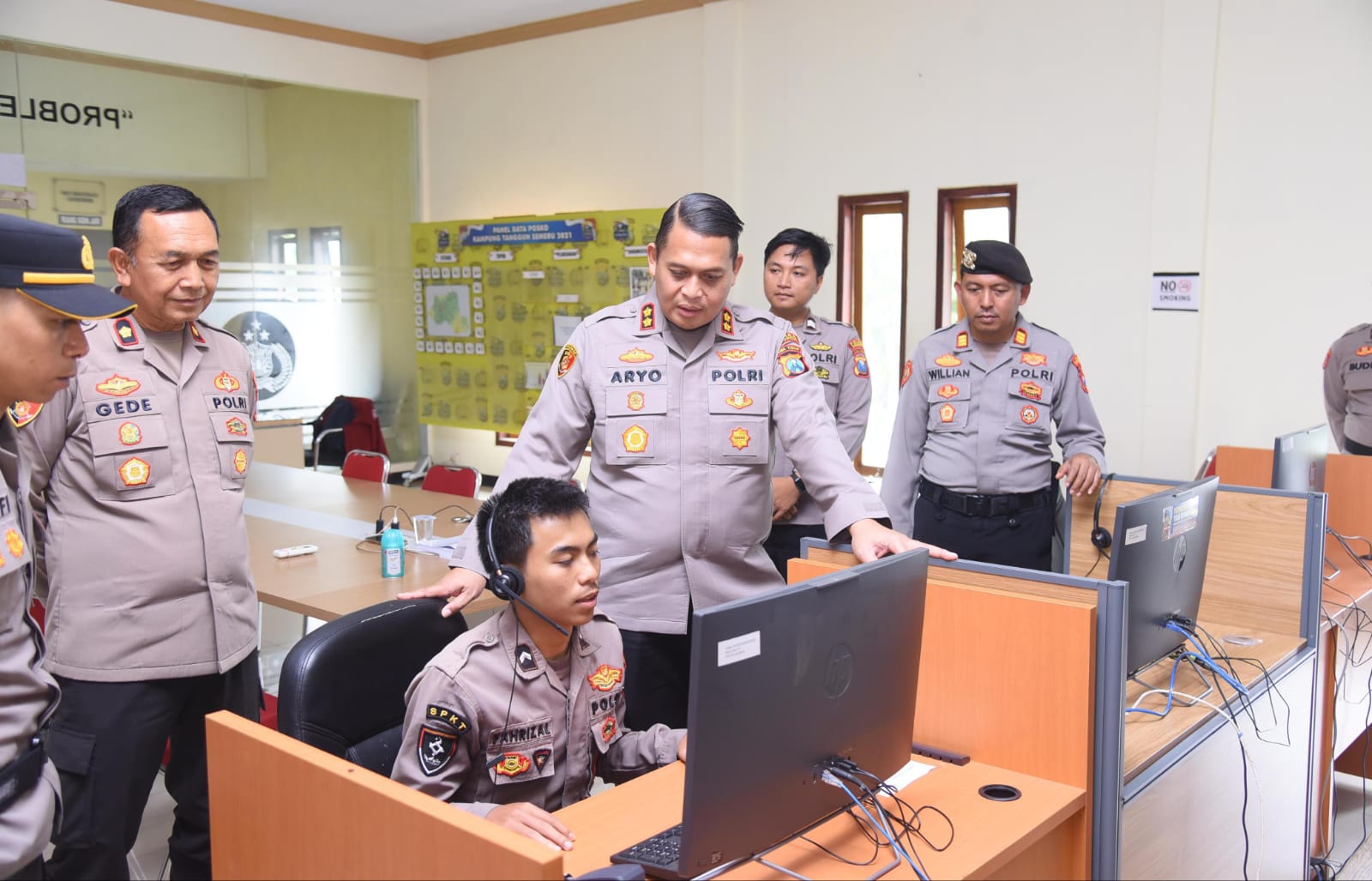 Tingkatkan Kualitas Pelayanan, Kapolres Bondowoso Lakukan Monitoring dan Mystery Shopper