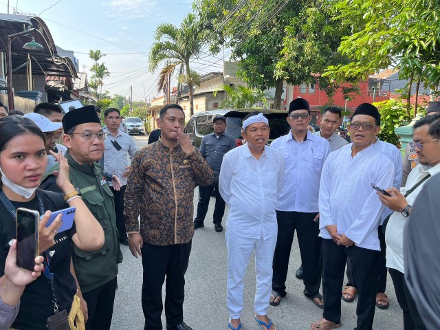 Dedi Mulyadi Datangi Keluarga Korban Kecelakaan KRL Bekasi, BAZNAS Jabar Salurkan Santunan