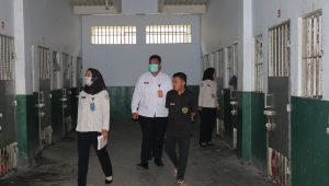 Jaga Kesehatan dan Psikologis, Petugas Lapas Madiun Aktif Sambangi Warga Binaan