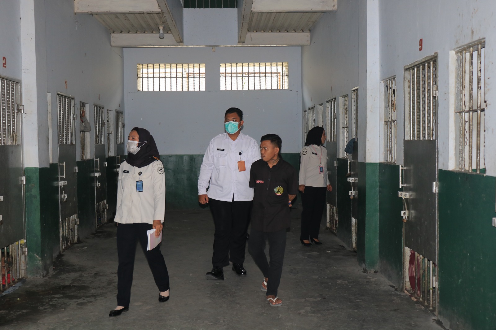 Jaga Kesehatan dan Psikologis, Petugas Lapas Madiun Aktif Sambangi Warga Binaan