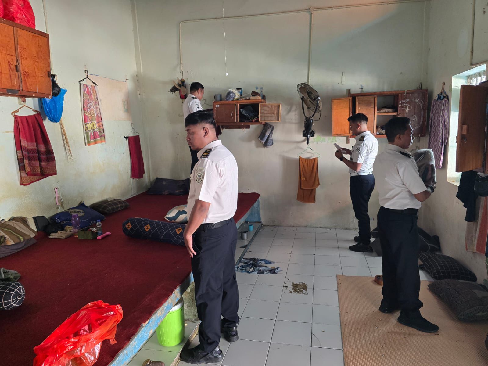 Gencarkan Razia Hunian, Lapas I Madiun Komitmen Berantas Barang Terlarang