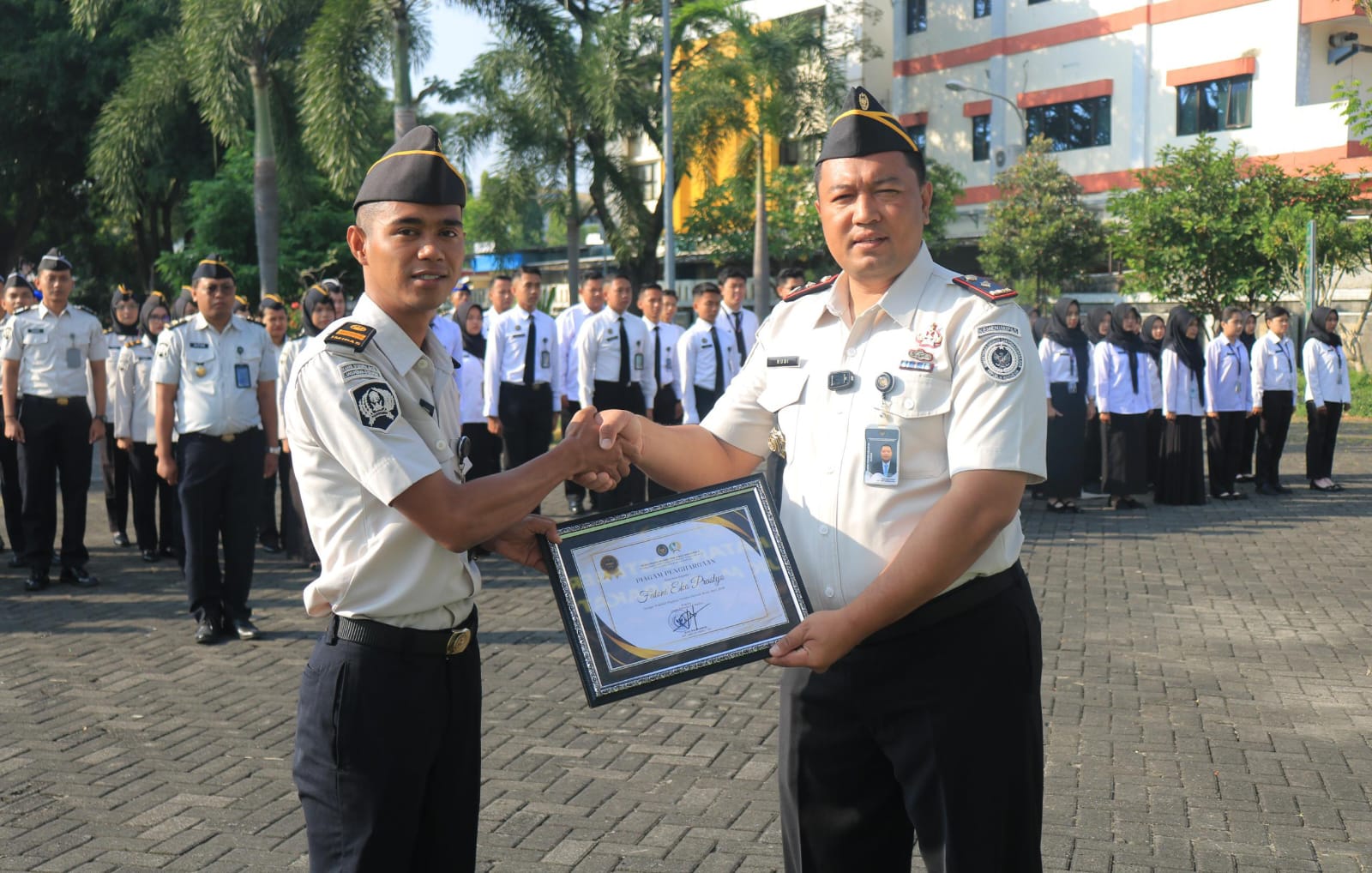 Perkuat Sinergi Lapas dan TNI, Kalapas Pemuda Madiun Silaturahmi ke Yonif 501/Bajra Yudha