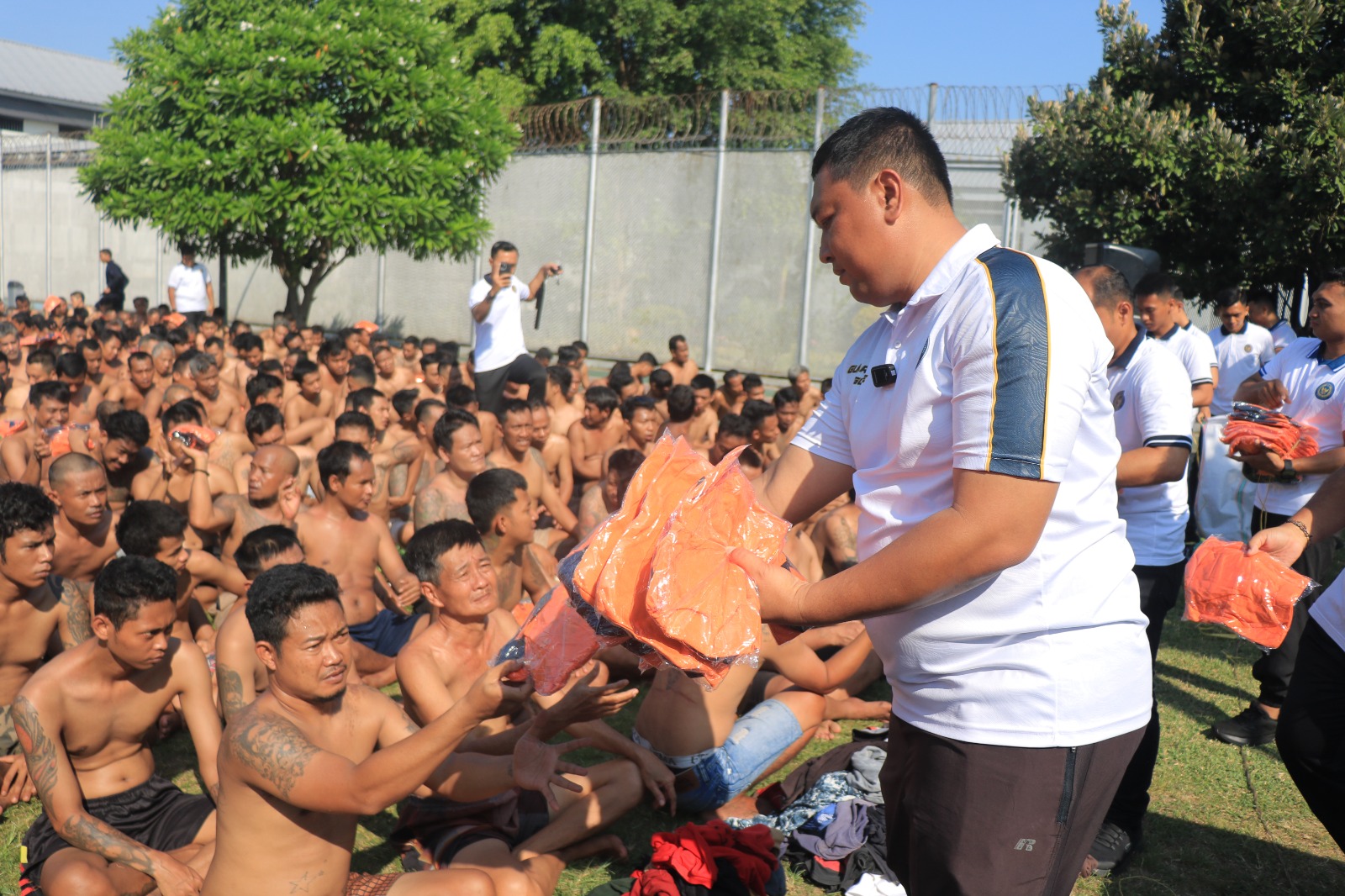 Bangun Disiplin dan Hidup Sehat, Warga Binaan Lapas Pemuda Madiun Antusias Ikuti Senam Pagi