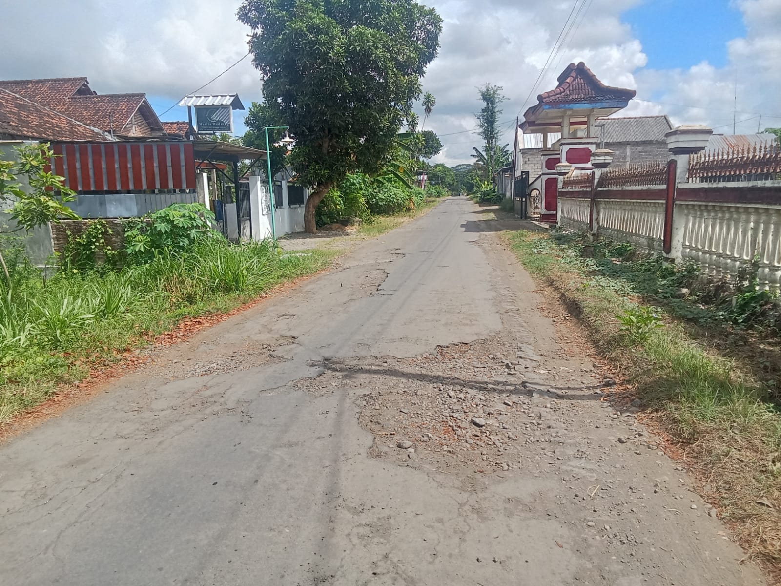 Warga Keluhkan Jalan Rusak di Desa Waung, Kepala Desa Harap Pemkab Tulungagung Segera Ambil Tindakan