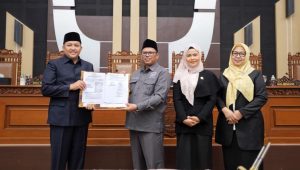 DPRD Kabupaten Pasuruan Sahkan Tiga Raperda Jadi Perda