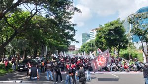 Ribuan Ojol Desak Hadirnya UU Transportasi Online Indonesia di DPRD Jatim