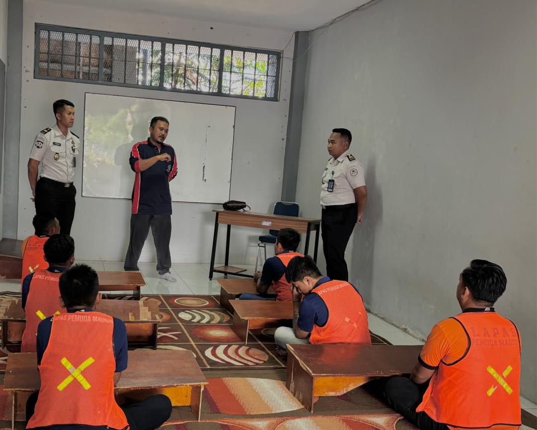 Bangun Harapan Warga Binaan lewat Pendidikan Kesetaraan, Lapas Pemuda Madiun Gelar Program Kejar Paket B