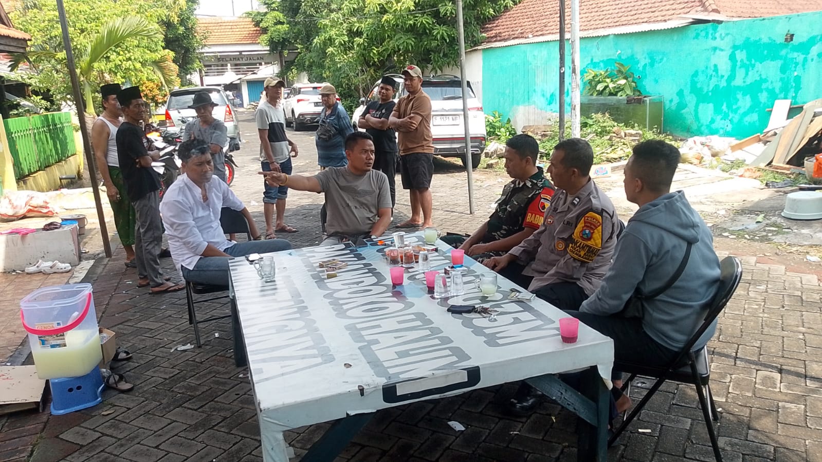 Semangat Berbagi, DPP Aliansi Madura Indonesia Sembelih 1 Sapi dan 5 Kambing untuk Warga Sekitar