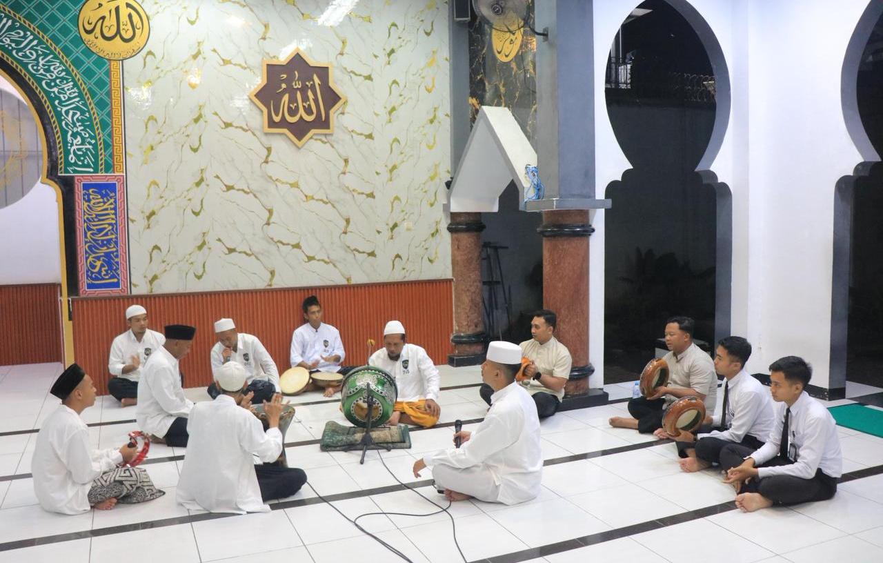Malam Takbiran Iduladha, Petugas dan Warga Binaan Lapas Pemuda Madiun Khusyuk Kumandangkan Takbir Bersama