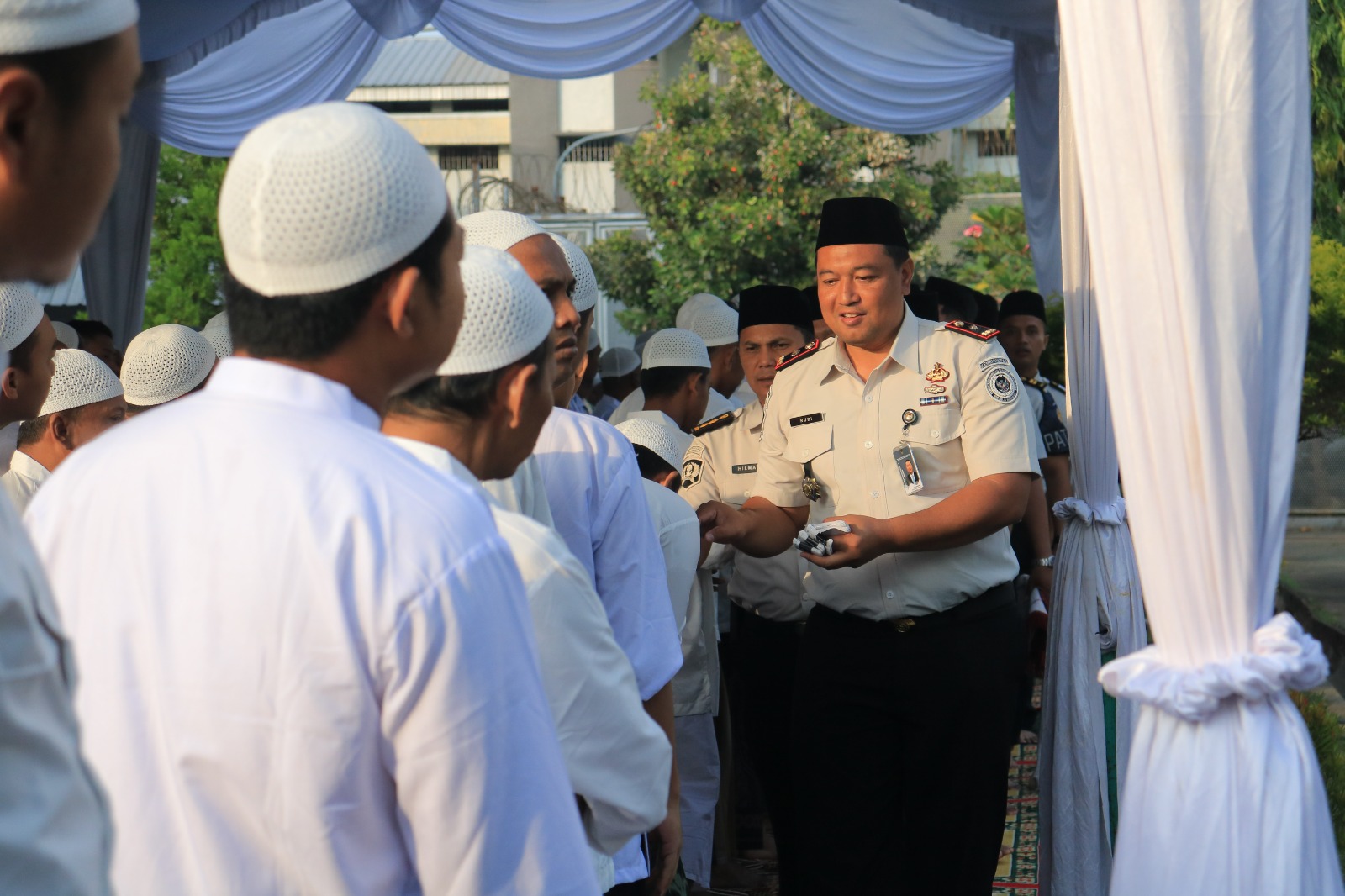 Suara Keluarga Jadi Obat Rindu, Kalapas Rudi Kristiawan Bagikan Voucher Wartelsuspas