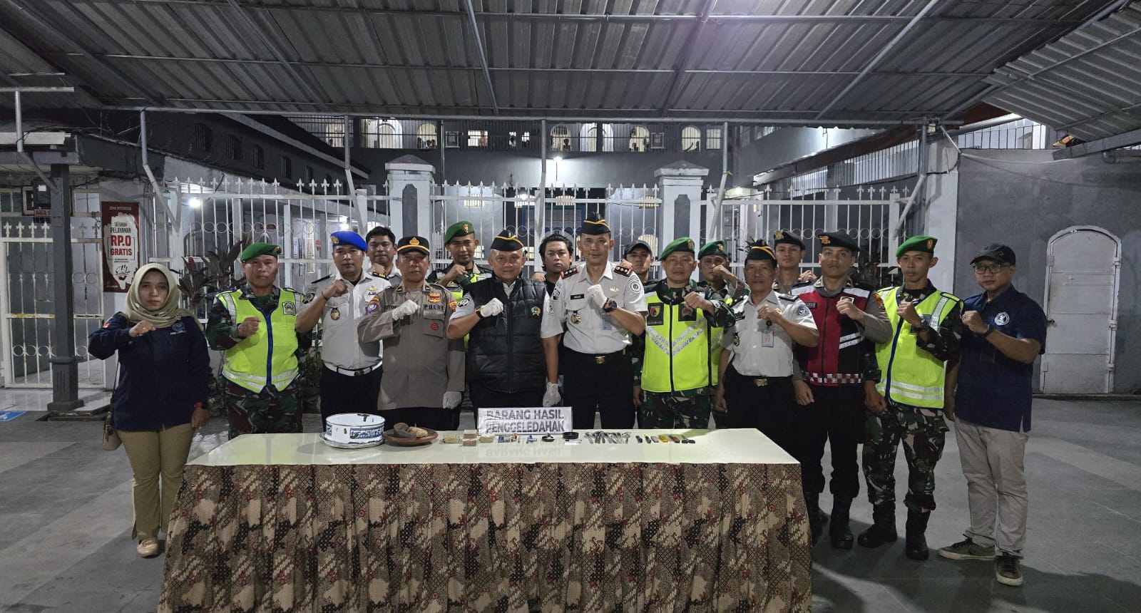 Lapas Lumajang Gelar Razia Gabungan Bersama TNI-Polri, dan BNN PLH Kakanwil Tekankan Integritas dan Zero Pelanggaran