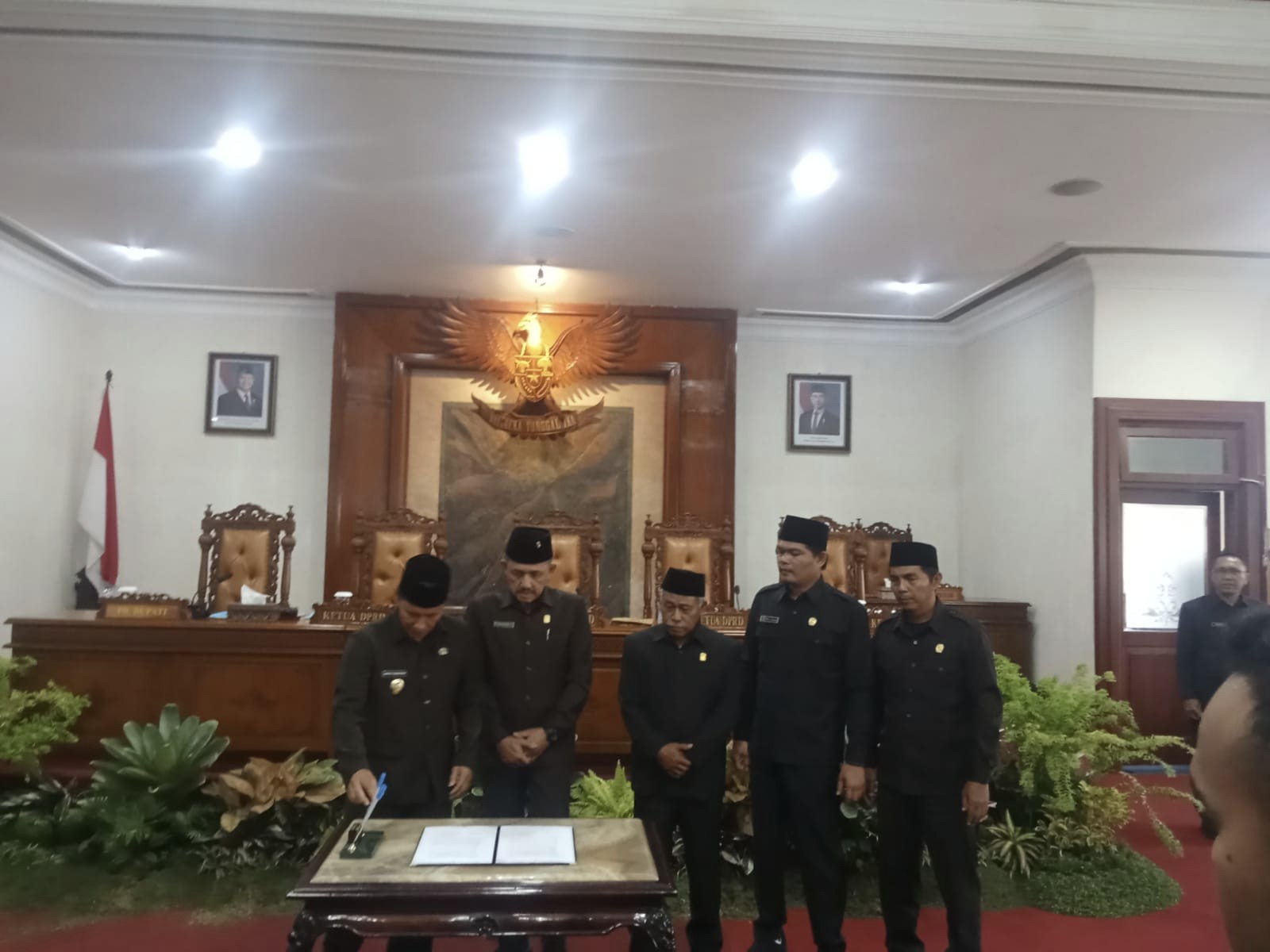 DPRD Dan Plt Bupati Tulungagung Tanda Tangani Lima Raperda Strategis, Fokus Dorong Partisipasi Publik dan Penguatan Daerah