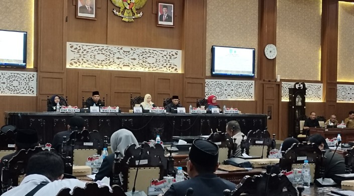 DPRD Kota Probolinggo Ketuk Persetujuan Raperda Usaha Mikro, Pemkot Diminta Hadirkan Keberpihakan Nyata
