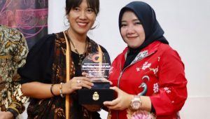 Nina Fitriana Ajak Perempuan Bandung Berani Jadi Penggerak Perubahan
