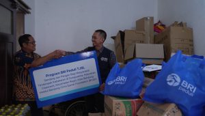 BRI Peduli Salurkan Bantuan untuk Korban Kebakaran di Regol Bandung