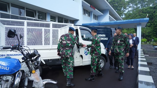 BRI Peduli Salurkan Armada Pengangkut Sampah untuk Sesko AU di Lembang
